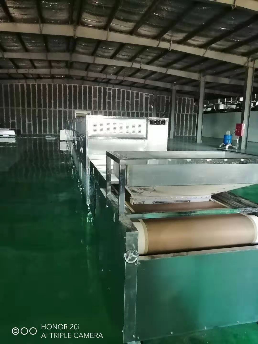 多功能香菇木耳烘干機(jī)工業(yè)微波脫水設(shè)備干果蔬菜微波殺菌設(shè)備
